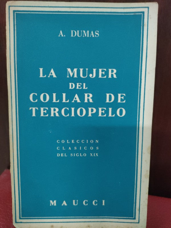 La Mujer del Collar de Terciopelo